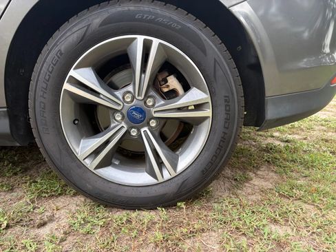 Used 2014 Ford Focus SE w/ SE Sport Package FWD image 24