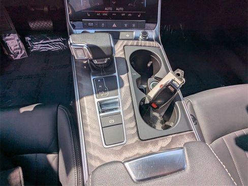 Used 2024 Audi A6 Premium Plus image 25
