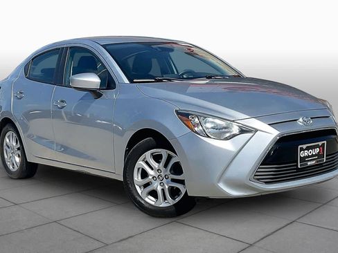Used 2018 Toyota Yaris iA FWD image 3