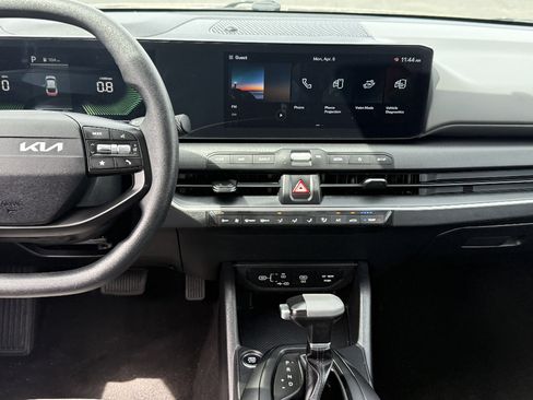 Used 2025 Kia K4 LXS image 21