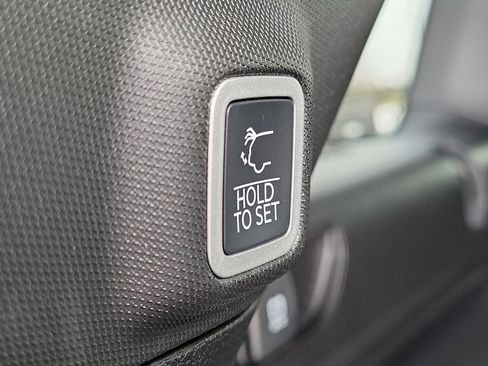 New 2025 Jeep Grand Cherokee Laredo X w/ Luxury Tech Group I image 11