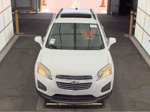 Used 2016 Chevrolet Trax LT w/ LT Sun and Sound Package AWD/4WD image 2
