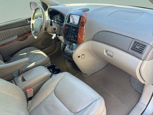 Used 2008 Toyota Sienna XLE FWD image 21