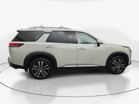 Used 2023 Nissan Pathfinder Platinum FWD image 11