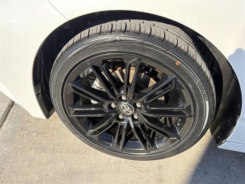 Used 2022 Toyota Avalon XSE image 32