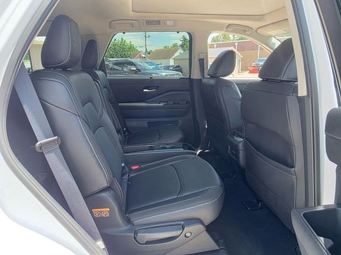 Used 2025 Nissan Pathfinder SL w/ SL Premium Package AWD/4WD image 28
