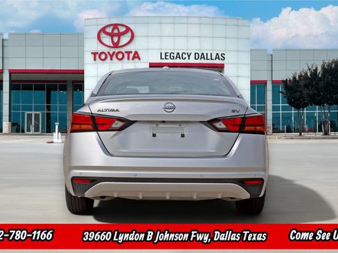 Used 2024 Nissan Altima 2.5 SV FWD image 8