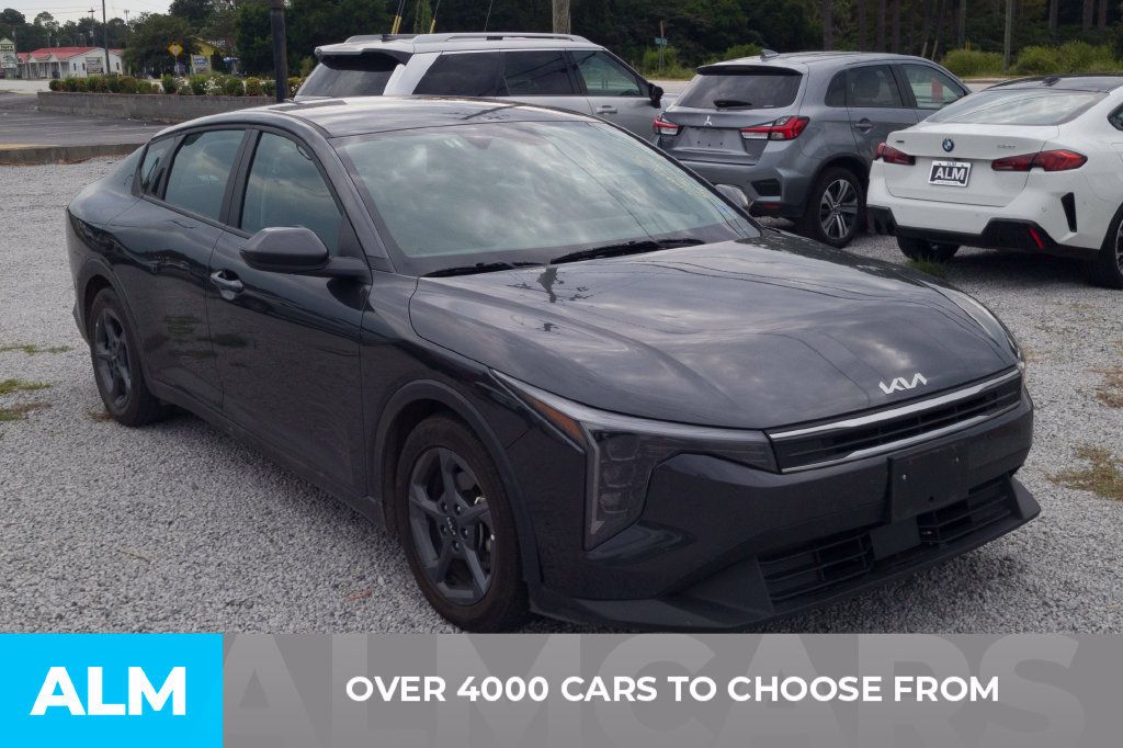 Used 2025 Kia K4 FWD image 2