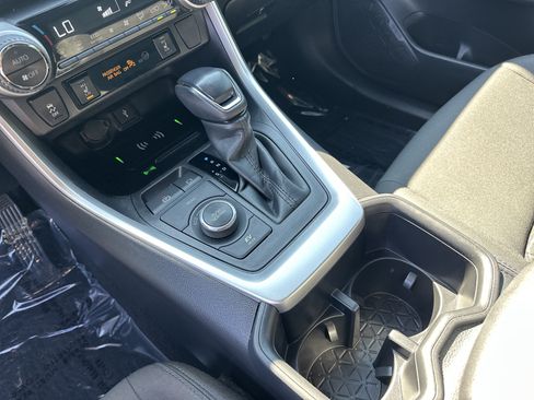 Used 2022 Toyota RAV4 SE w/ SE Grade Weather Package AWD/4WD image 26