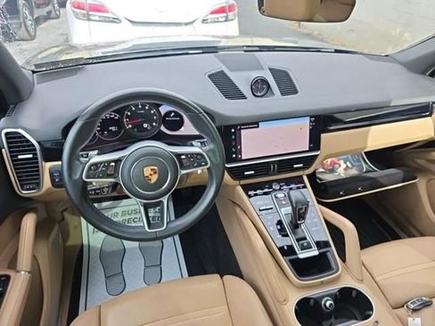 Used 2022 Porsche Cayenne image 7