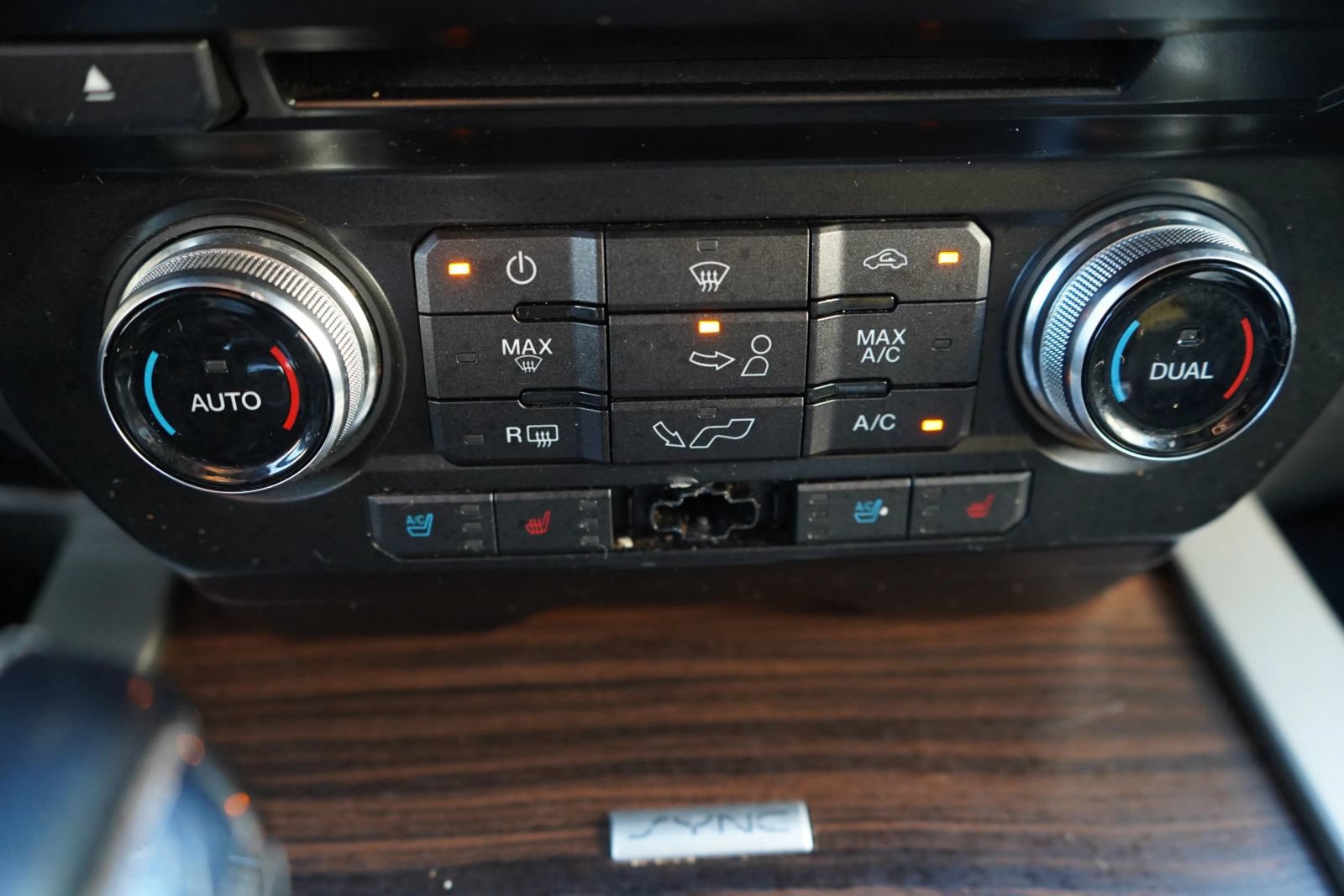 Used 2015 Ford F150 Lariat w/ Equipment Group 501A Mid AWD/4WD image 15