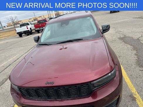 Used 2022 Jeep Grand Cherokee L Limited w/ Black Appearance Package image 2