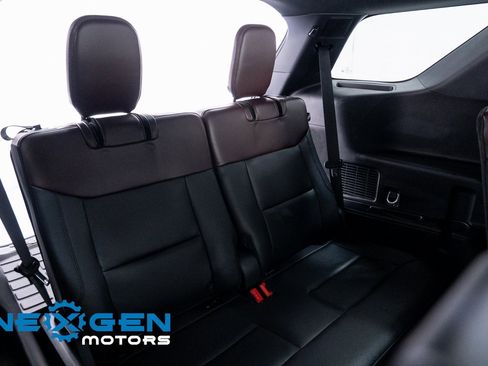 Used 2023 Ford Explorer Platinum w/ Technology Package image 46