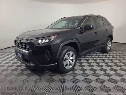Used 2021 Toyota RAV4 LE image 7