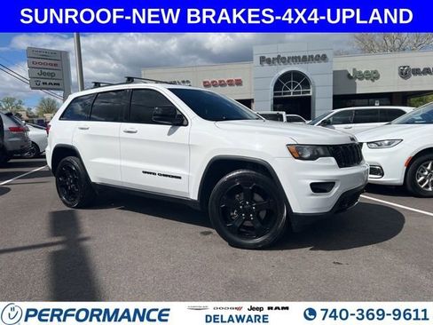 Used 2018 Jeep Grand Cherokee Laredo AWD/4WD image 1