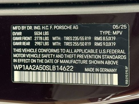 Certified 2025 Porsche Macan AWD/4WD image 34