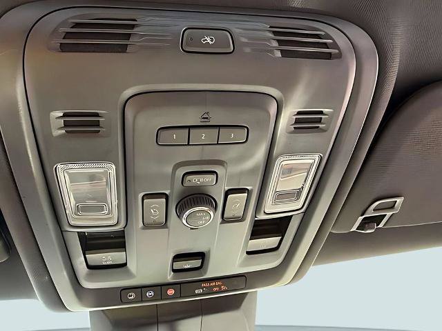 Used 2022 Cadillac Escalade Premium Luxury AWD/4WD image 22