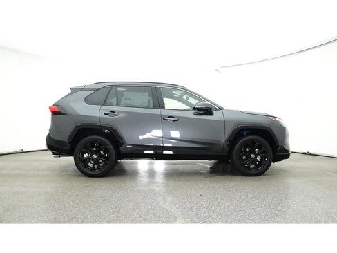 Used 2025 Toyota RAV4 SE w/ Weather Package AWD/4WD image 33