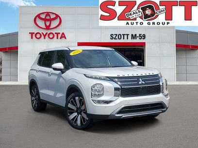 Used 2025 Mitsubishi Outlander SE