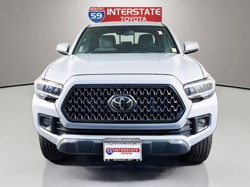 Used 2018 Toyota Tacoma TRD Off-Road w/ Technology Package AWD/4WD image 2