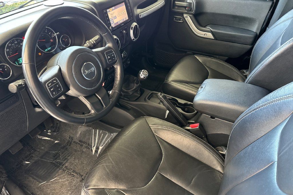 Used 2015 Jeep Wrangler Rubicon w/ Power Convenience Group AWD/4WD image 9