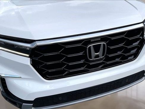 Certified 2025 Honda Pilot Touring image 29