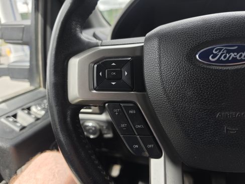 Used 2021 Ford F250 Lariat w/ Lariat Value Package AWD/4WD image 18