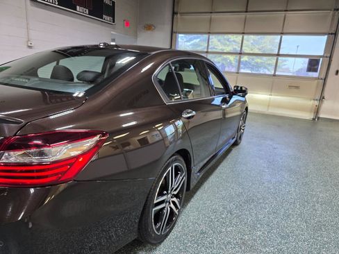 Used 2016 Honda Accord Touring image 7