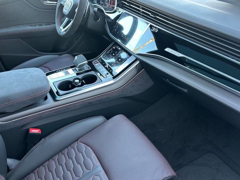 New 2025 Audi RS Q8 performance image 13