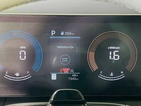 Certified 2024 Hyundai Santa Fe SEL image 8