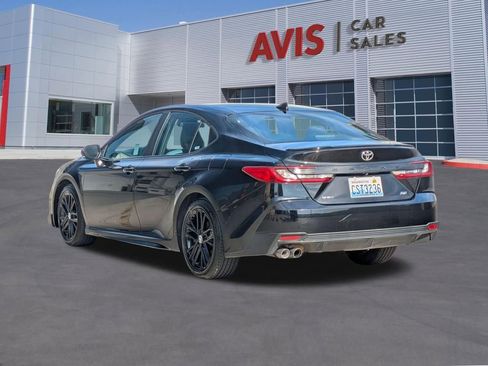 Used 2025 Toyota Camry SE image 9