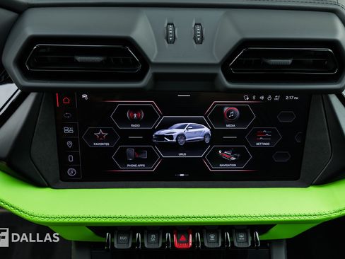 Used 2025 Lamborghini Urus Performante AWD/4WD image 25