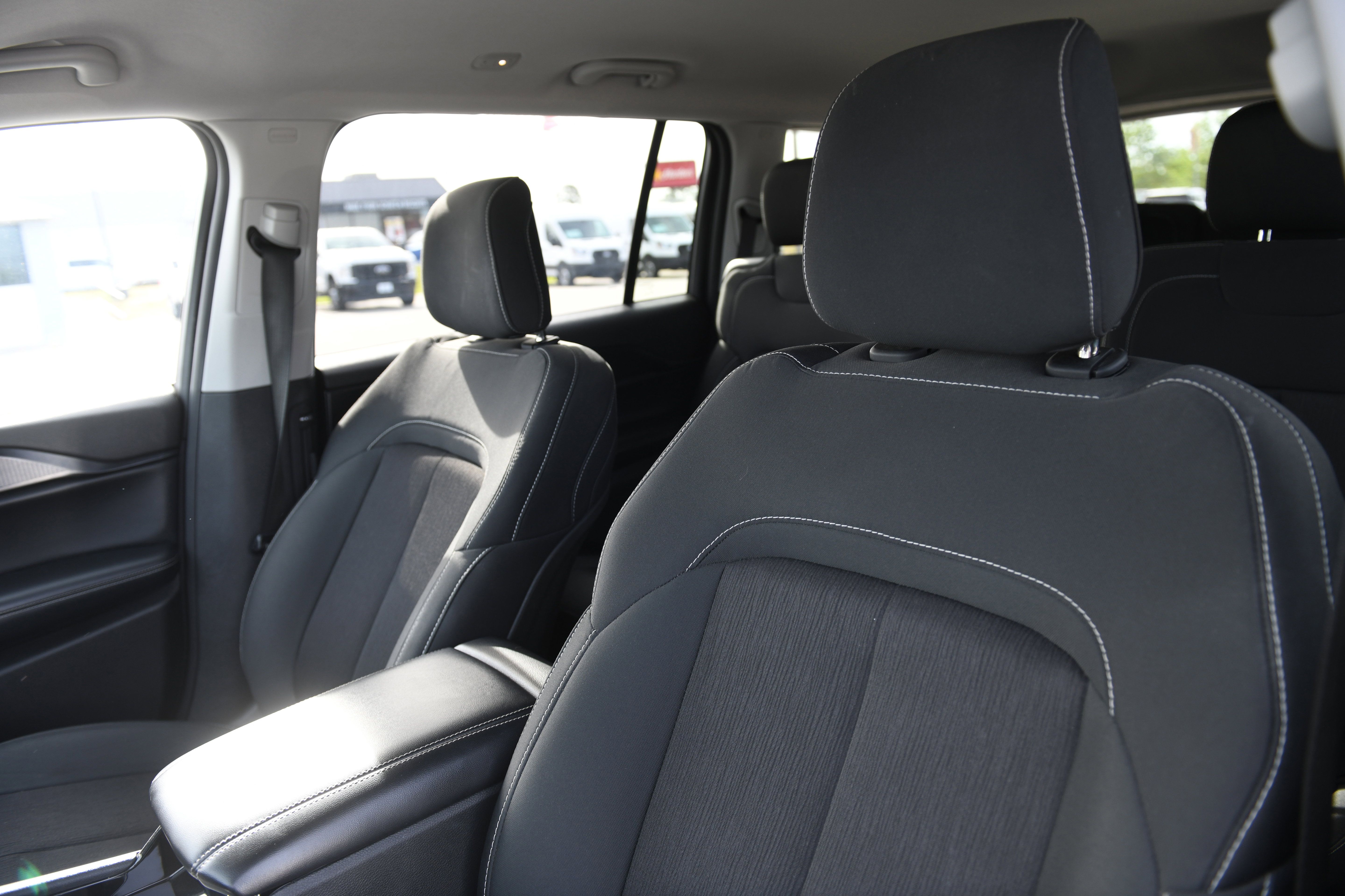 Used 2023 Jeep Grand Cherokee L Laredo RWD image 16