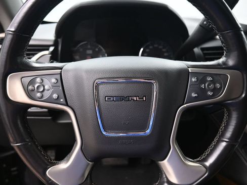 Used 2020 GMC Yukon Denali w/ Denali Ultimate Black Edition AWD/4WD image 17