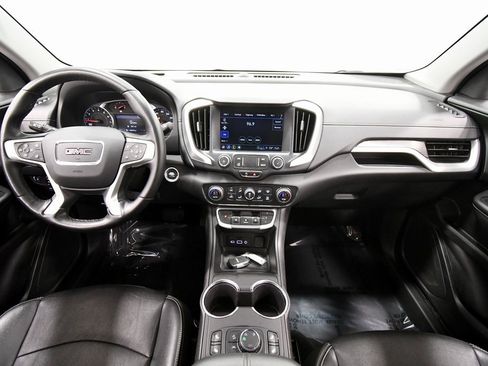 Used 2024 GMC Terrain SLT image 3