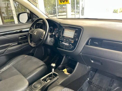 Used 2015 Mitsubishi Outlander SE FWD image 22