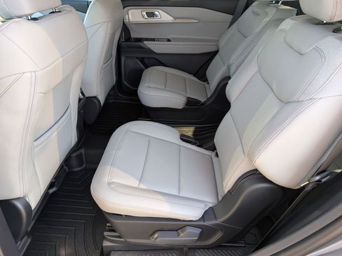 New 2026 Ford Explorer Active w/ Active Comfort Package RWD image 29