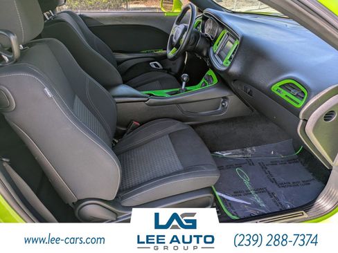 Used 2015 Dodge Challenger R/T w/ Quick Order Package 22B R/T image 11