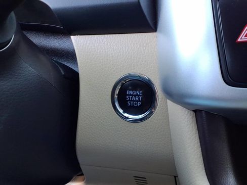 Used 2019 Toyota Highlander XLE image 24