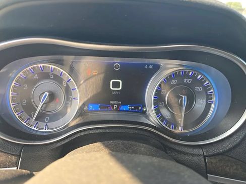 Used 2019 Chrysler 300 Limited AWD/4WD image 12