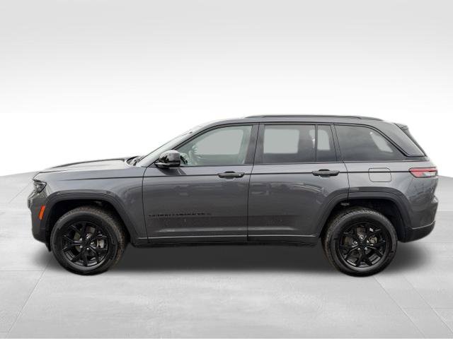 Used 2025 Jeep Grand Cherokee 4WD image 4