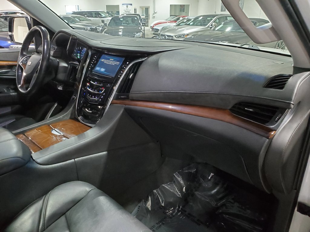 Used 2018 Cadillac Escalade Luxury RWD image 14