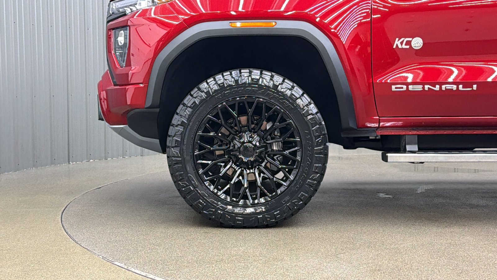 Used 2026 GMC Canyon Denali AWD/4WD image 9