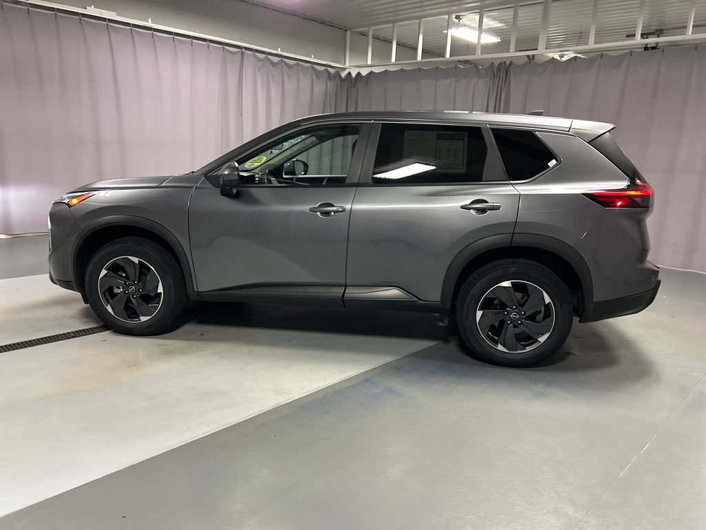 Used 2025 Nissan Rogue SV AWD/4WD image 4