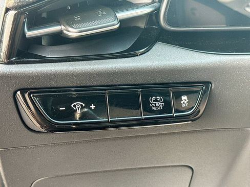 Certified 2025 Kia Niro EX FWD image 13