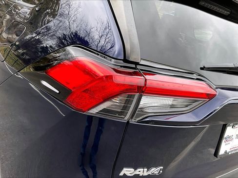 Used 2021 Toyota RAV4 XLE w/ Convenience Package image 29