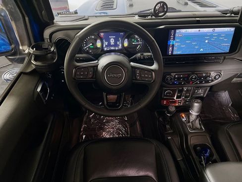 Used 2024 Jeep Wrangler Unlimited Rubicon 4xe image 21
