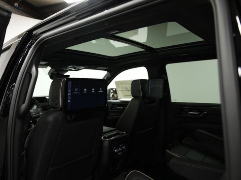 New 2026 GMC Yukon XL Elevation w/ Elevation Premium Package AWD/4WD image 25