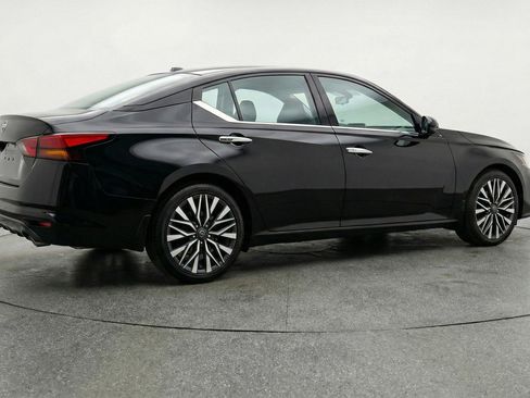 Used 2025 Nissan Altima 2.5 SV FWD image 9