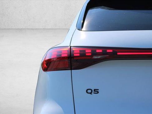 Certified 2025 Audi Q5 Premium w/ Convenience Package AWD/4WD image 9
